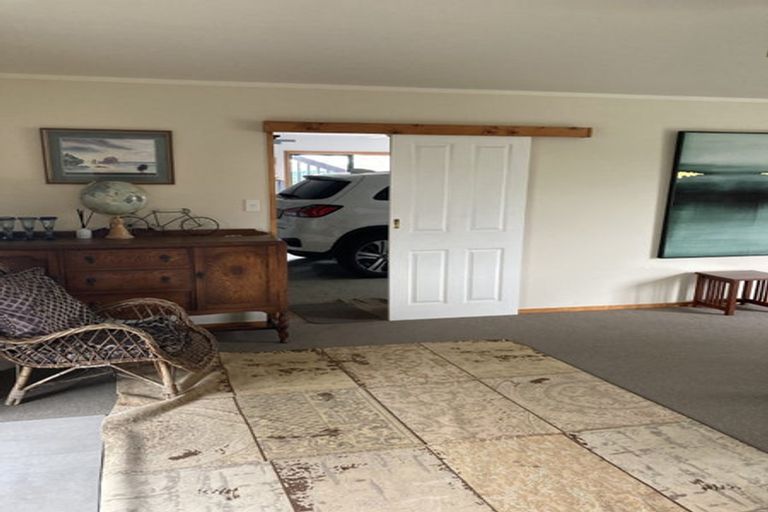 Photo of property in 166 Torkar Road, Clarks Beach, 2122