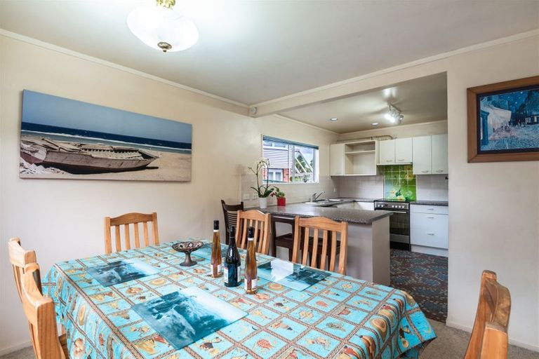 Photo of property in 2/6 Marsh Avenue, Forrest Hill, Auckland, 0620