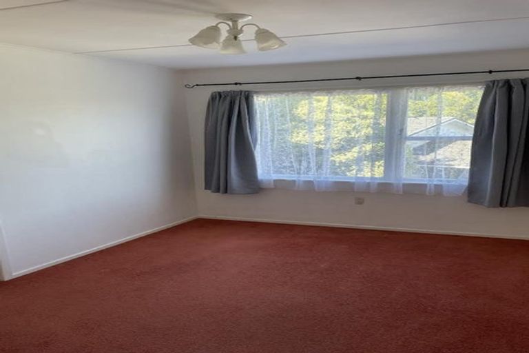 Photo of property in 87 Stewart Drive, Newlands, Wellington, 6037