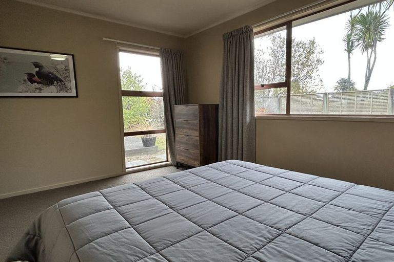 Photo of property in 1/12 Gradwell Place, Two Mile Bay, Taupo, 3330