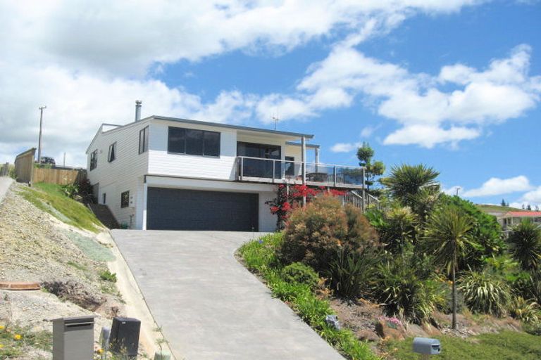 Photo of property in 13 Dudley Crescent, Cable Bay, 0420
