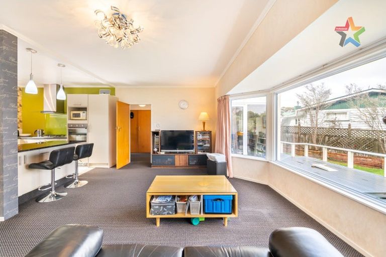 Photo of property in 10 Clematis Grove, Maungaraki, Lower Hutt, 5010