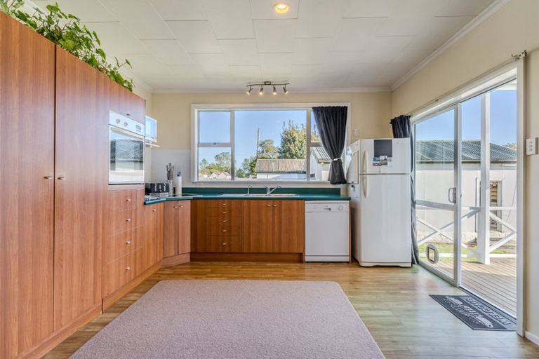 Photo of property in 2 Queen Street, Milton, 9220