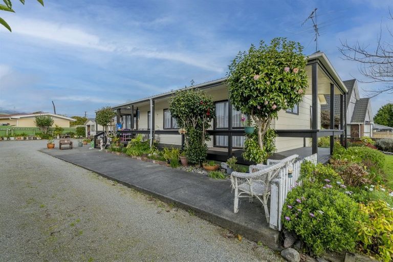 Photo of property in 6 Renata Road, Otaki, 5512