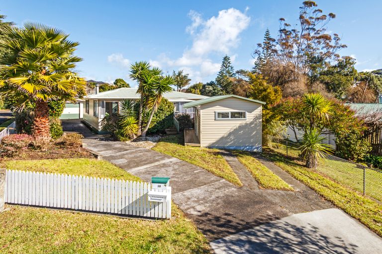 Photo of property in 18 Carina Crescent, Torbay, Auckland, 0630