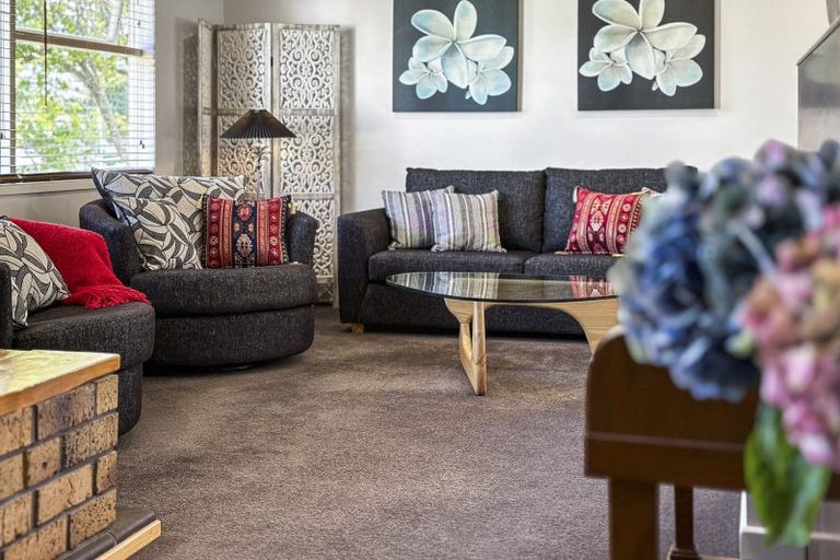 Photo of property in 25 Dalry Place, Mangere Bridge, Auckland, 2022