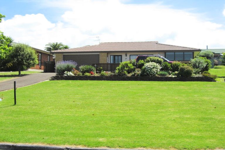 Photo of property in 37 Matua Road, Huapai, Kumeu, 0810