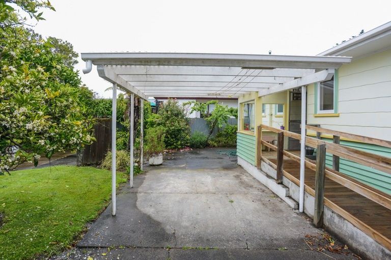 Photo of property in 7 Bowling Road, Greenmeadows, Napier, 4112