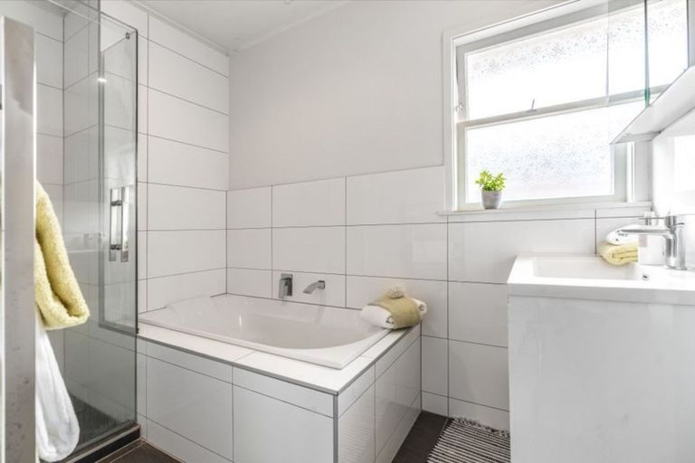 Photo of property in 1/344 Lake Road, Hauraki, Auckland, 0622