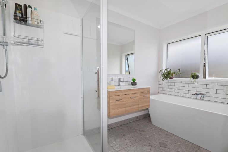 Photo of property in 12 Whatumairangi Way, Owhata, Rotorua, 3010