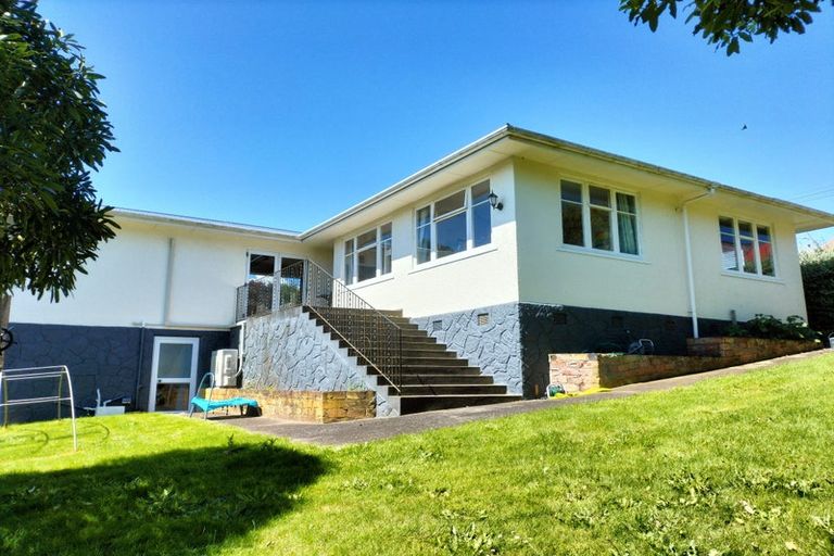 Photo of property in 27 Galt Street, Hawera, 4610