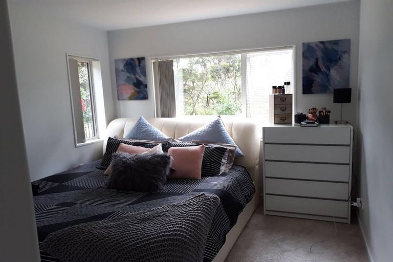 Photo of property in 48 Harrowglen Drive, Northcross, Auckland, 0630