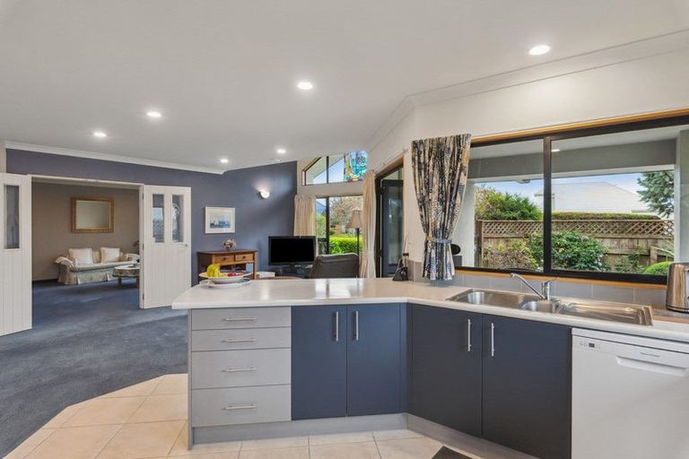 Photo of property in 11 Aburoc Place, Paraparaumu Beach, Paraparaumu, 5032