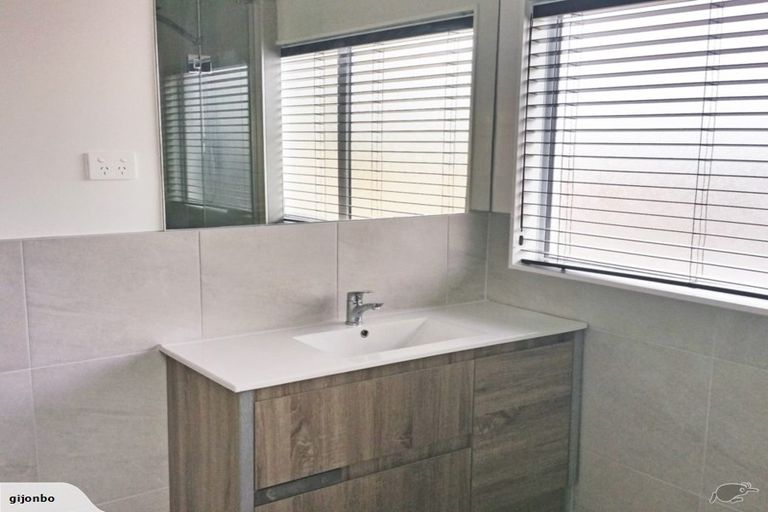 Photo of property in 12 Phillipa Place, Browns Bay, Auckland, 0630