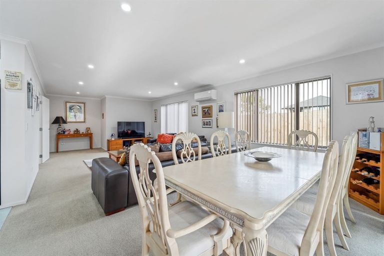 Photo of property in 18 Maylee Crescent, Gulf Harbour, Whangaparaoa, 0930