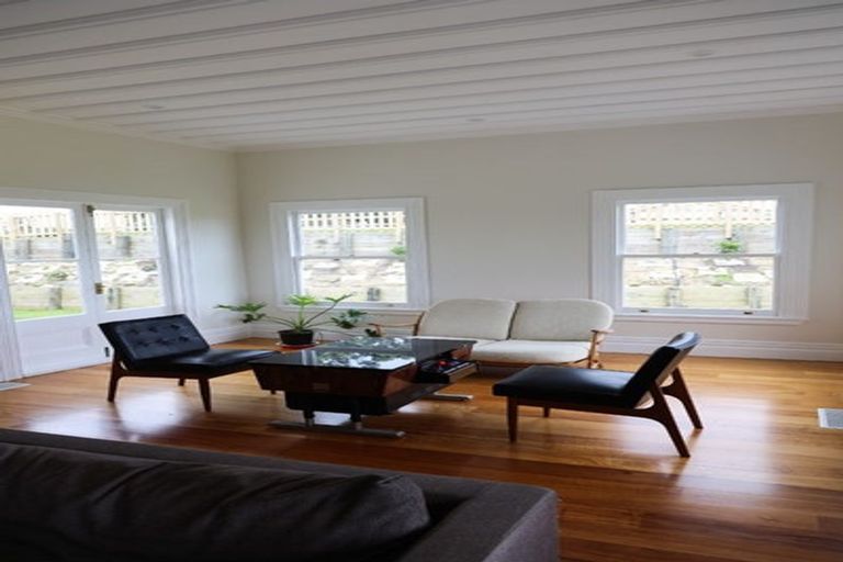 Photo of property in 206 Cape Rodney Road, Leigh, 0985