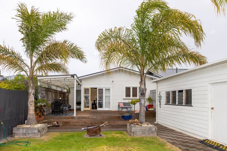 Photo of property in 15 Latham Street, Napier South, Napier, 4110