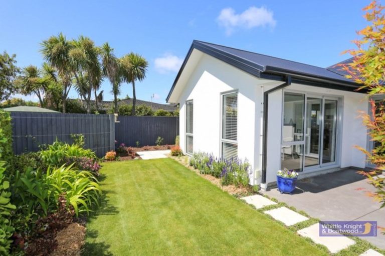 Photo of property in 2 Brackendale Place, Burnside, Christchurch, 8041