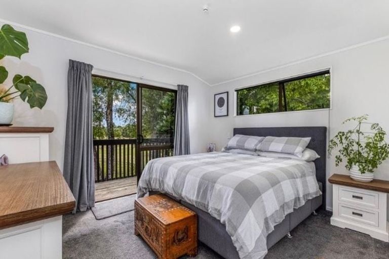 Photo of property in 2/187 Carnoustie Drive, Wattle Downs, Auckland, 2103
