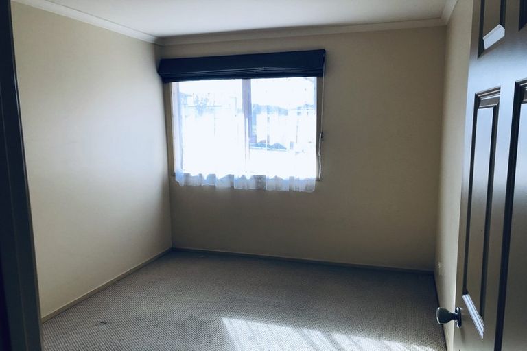 Photo of property in 17a Lesa Annis Place, Henderson, Auckland, 0612
