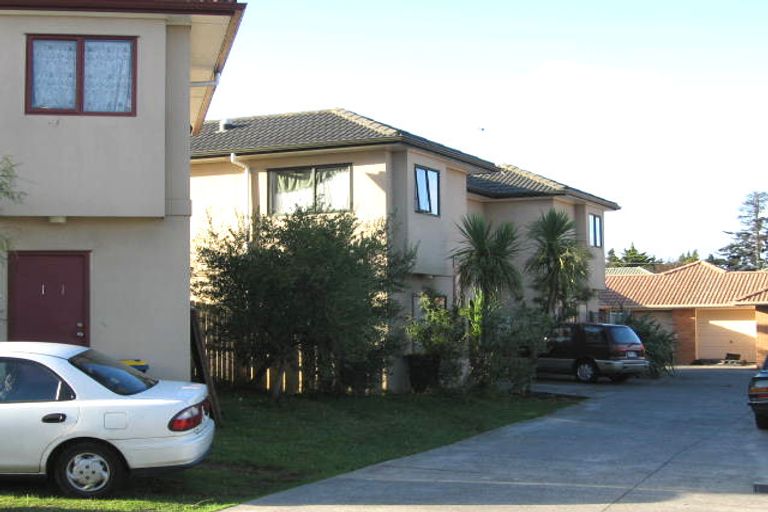 Photo of property in 11/1 Juliana Way, Glendene, Auckland, 0602