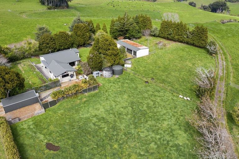 Photo of property in 300 Awai Road, Tarurutangi, New Plymouth, 4372
