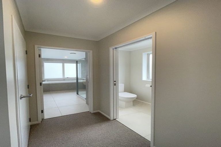 Photo of property in 20 Onekura Street, Red Beach, 0932