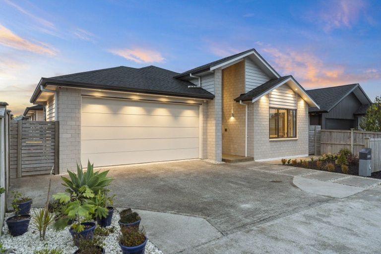 Photo of property in 14 Vinistra Road, Kumeu, 0810