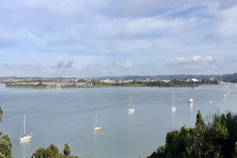 Photo of property in 32 Brigantine Drive, Beach Haven, Auckland, 0626