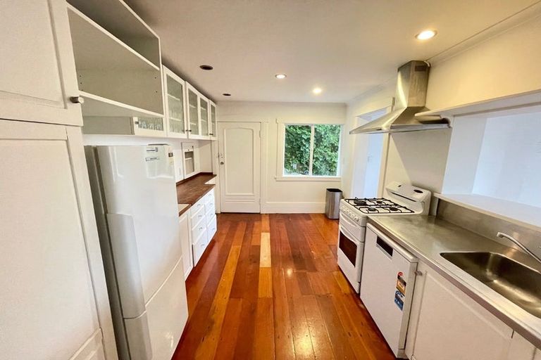 Photo of property in 241 The Terrace, Te Aro, Wellington, 6011