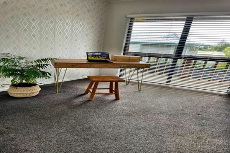 Photo of property in 1/41 Fairmount Road, Titirangi, Auckland, 0604