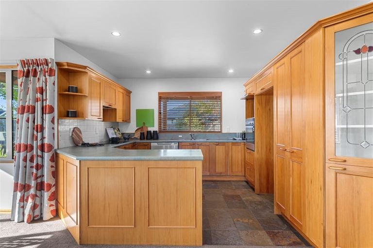 Photo of property in 87 Windermere Road, Papanui, Christchurch, 8053