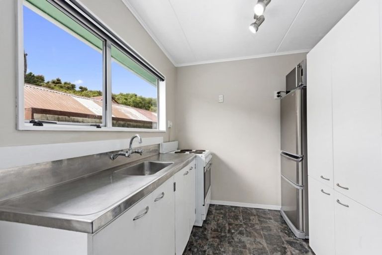 Photo of property in 8 Mokopuna Grove, Stokes Valley, Lower Hutt, 5019