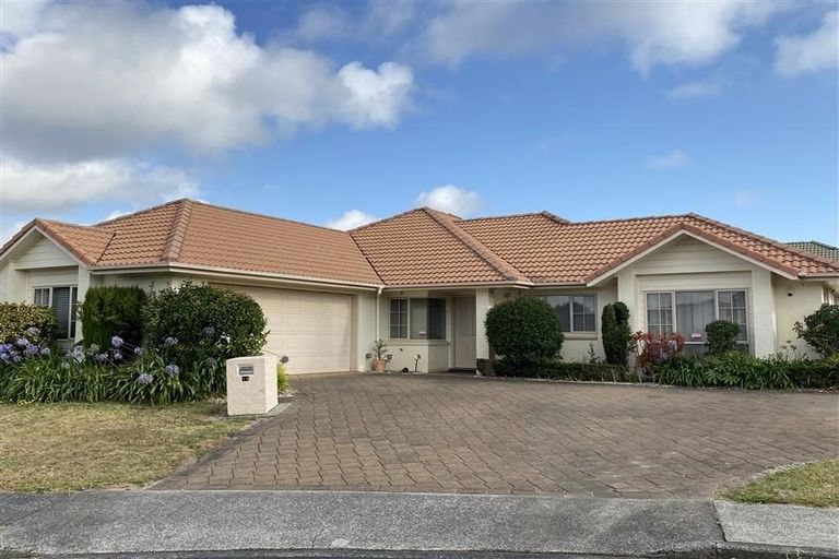 Photo of property in 14 Tolben Place, Golflands, Auckland, 2013