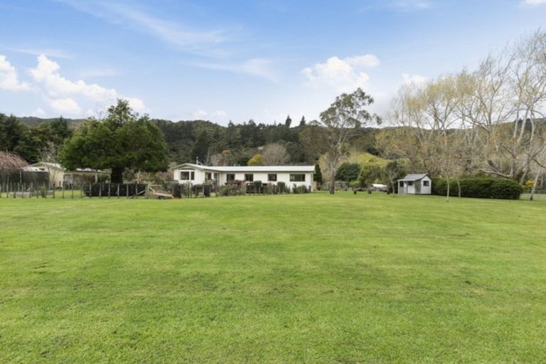 Photo of property in 393 Moores Valley Road, Wainuiomata, 5373