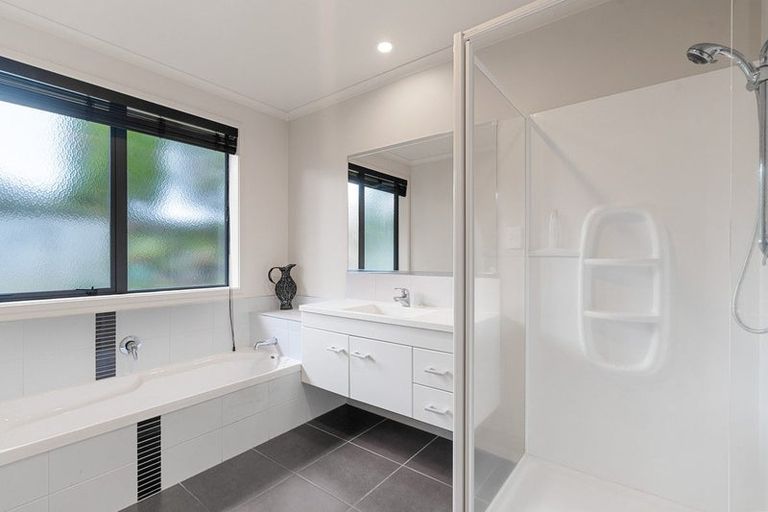 Photo of property in 33 Carrington Drive, Papamoa Beach, Papamoa, 3118