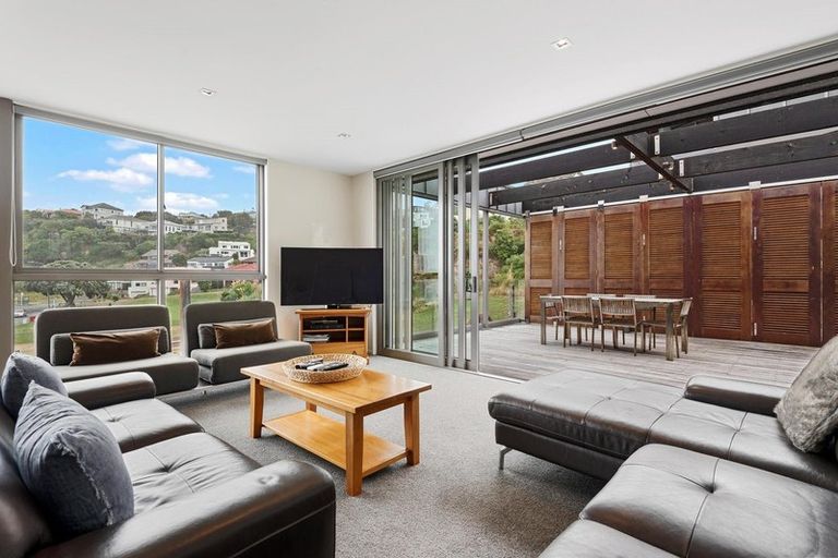 Photo of property in Patent 326 Apartments, 301h/326 Evans Bay Parade, Hataitai, Wellington, 6021