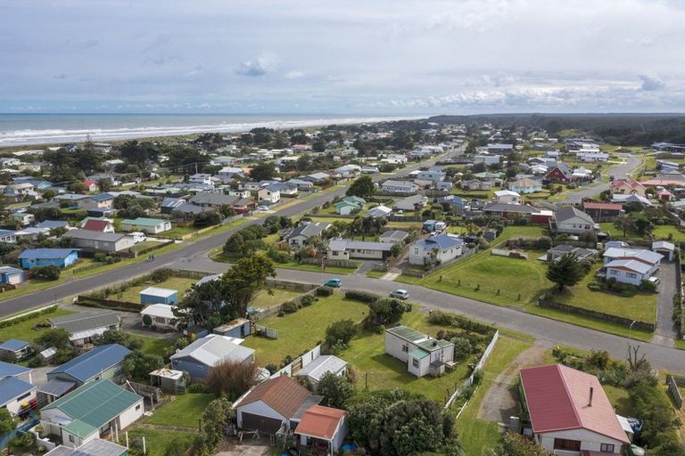 Photo of property in 6 Aranui Avenue, Waitarere Beach, Levin, 5510