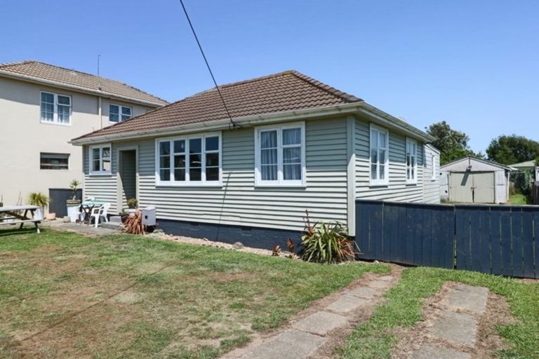 Photo of property in 7 Hulke Street, Foxton, 4814