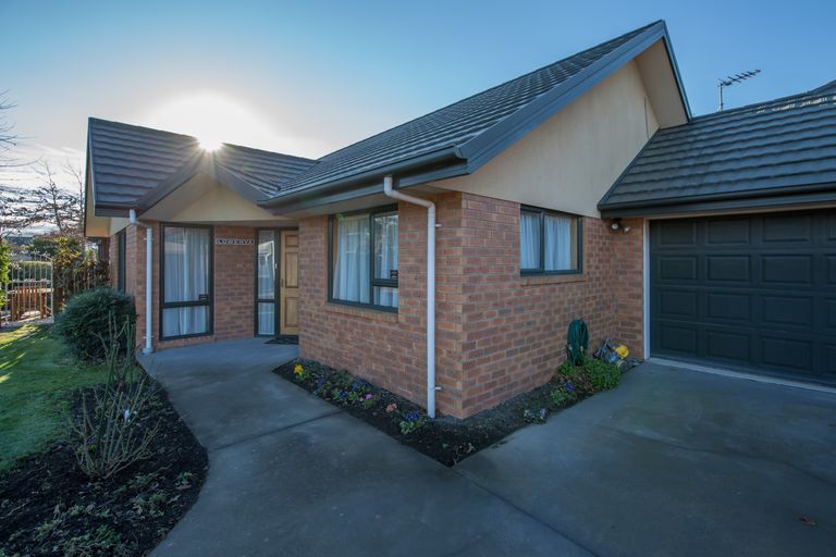 Photo of property in 4 Chesterfield Mews, Russley, Christchurch, 8042