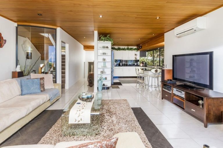 Photo of property in 26 Churchill Road, Murrays Bay, Auckland, 0630