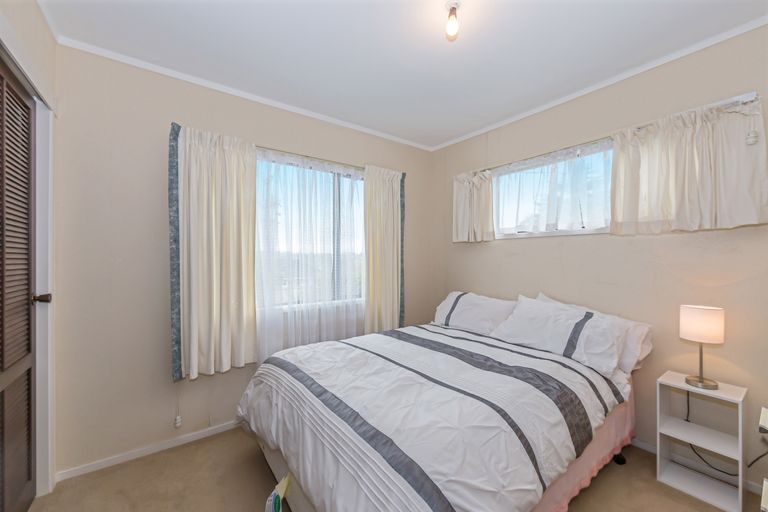 Photo of property in 1/66 Ocean View Road, Northcote, Auckland, 0627
