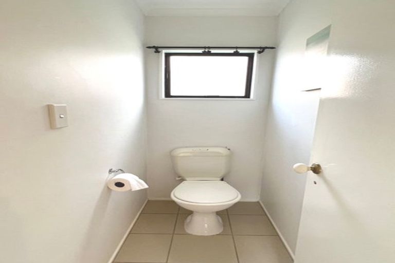 Photo of property in 1/13a Kitewao Street, Northcote, Auckland, 0627