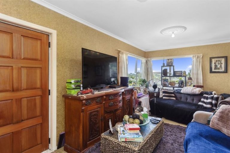 Photo of property in 345 Waihi Road, Brookfield, Tauranga, 3110