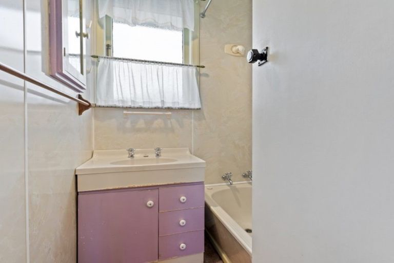 Photo of property in 27 Ashford Avenue, Hokowhitu, Palmerston North, 4410