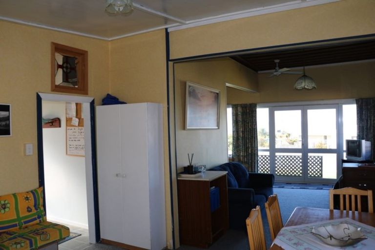 Photo of property in 2 Marine Terrace, Kaka Point, 9271