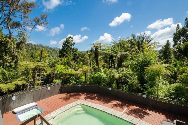 Photo of property in 53 Opanuku Road, Henderson Valley, Auckland, 0612
