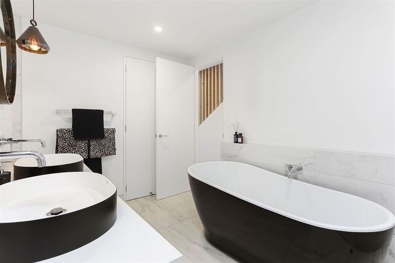 Photo of property in Sugar Lane Apartments, 11/31 Rawene Road, Birkenhead, Auckland, 0626