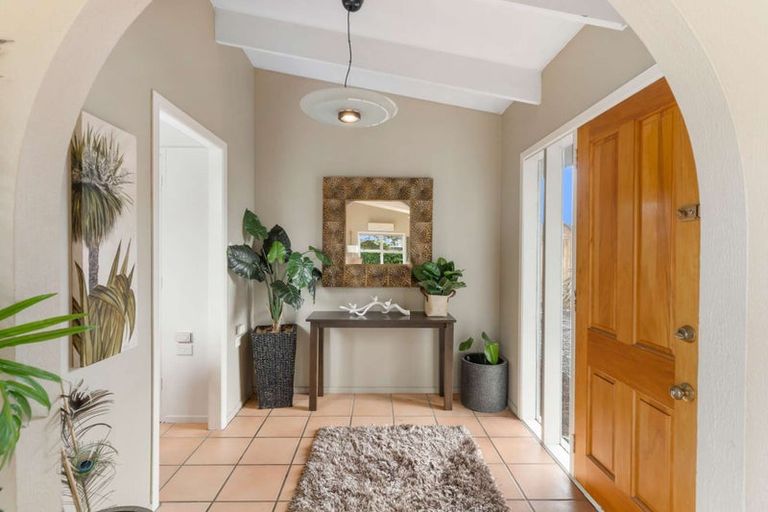 Photo of property in 9 Monument Road, Clevedon, Papakura, 2582