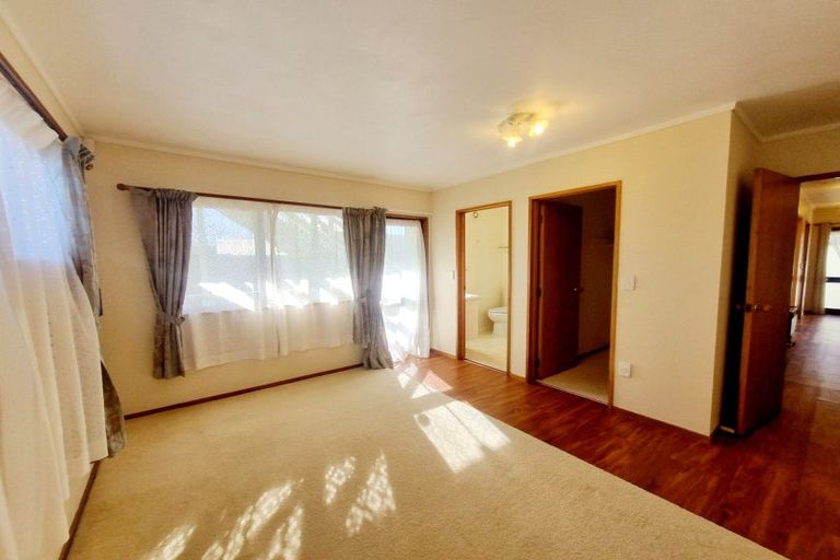 Photo of property in 69 Gilbass Avenue, Hamilton Lake, Hamilton, 3204